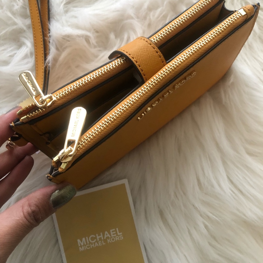 ☀️Beautiful Mk mustard wallet - Picture 3 of 5